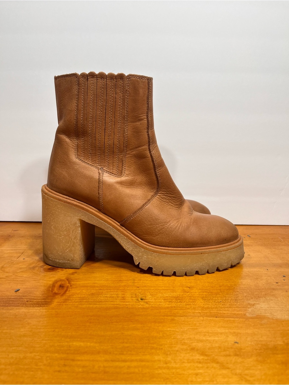 Free People Women’s Chunky Heel Chelsea Boot - Tan